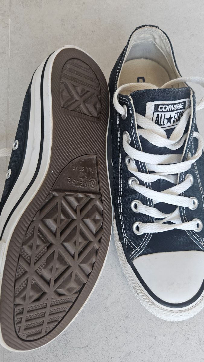 Black low top converse photo 3