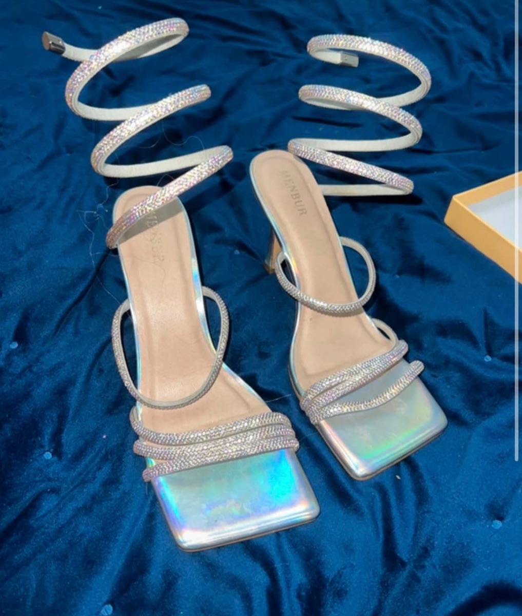 Menbur Silver wrap up heels