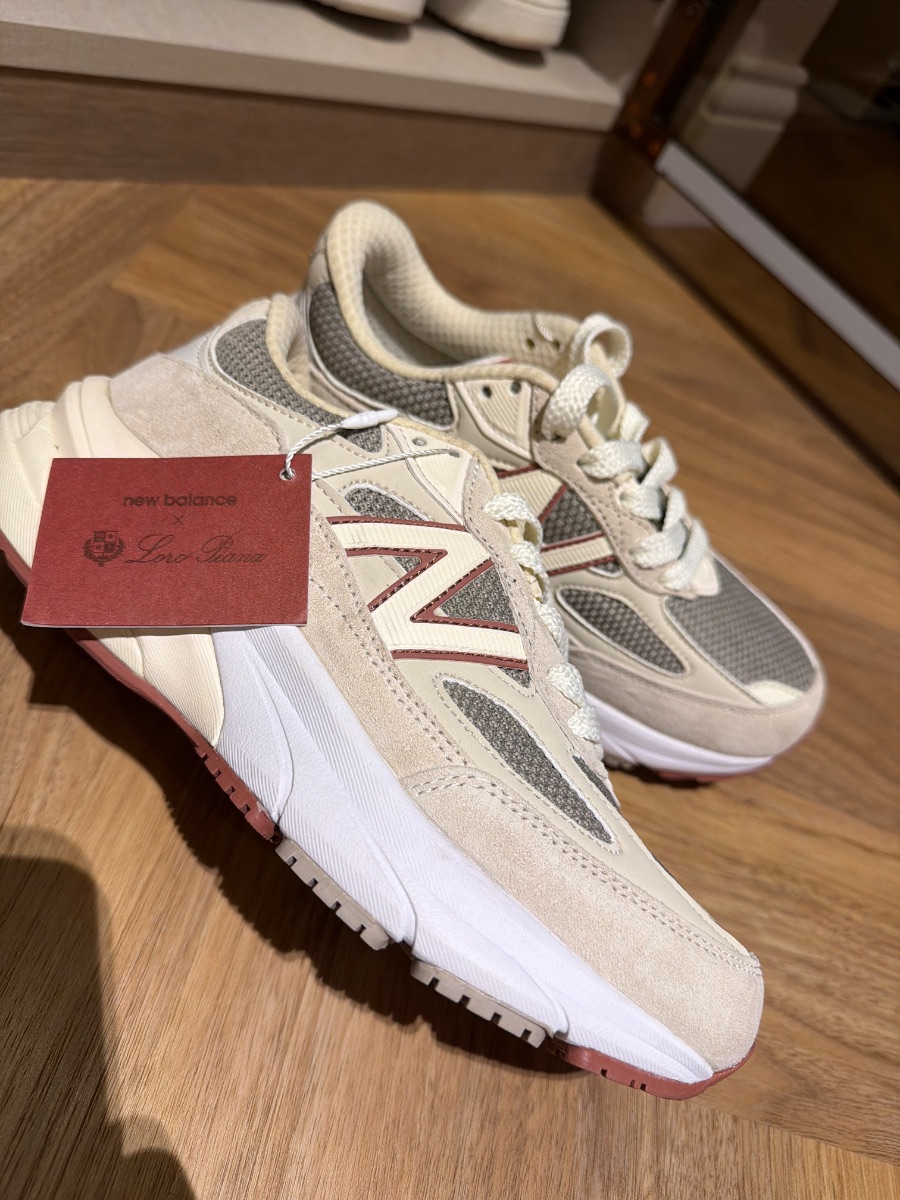 Beige trainers
