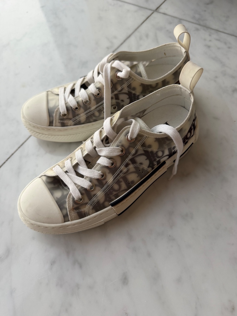 Christian Dior walk in Dior sneakers photo 2