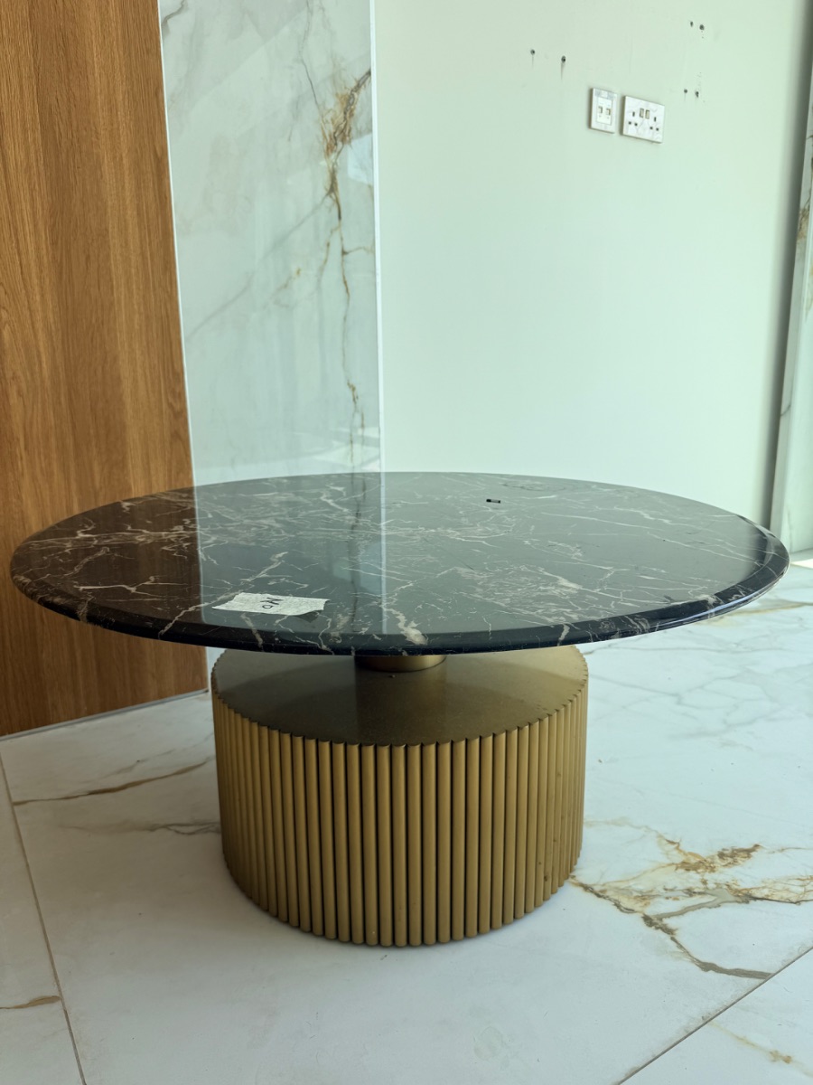 Round coffee table photo 2