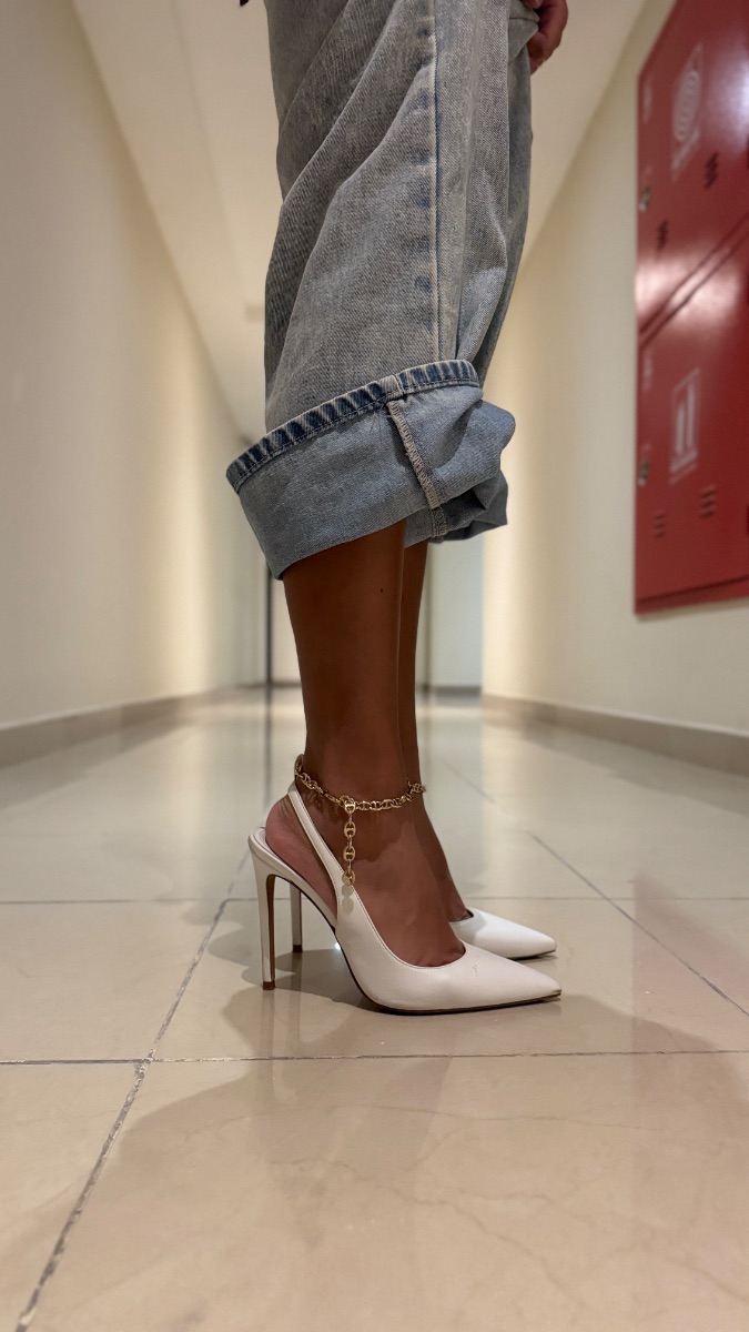 Dee Ocleppo White heels photo 2