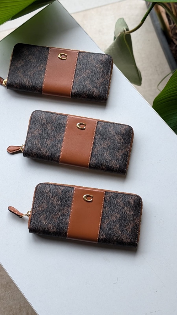 Coach Zipper Wallet