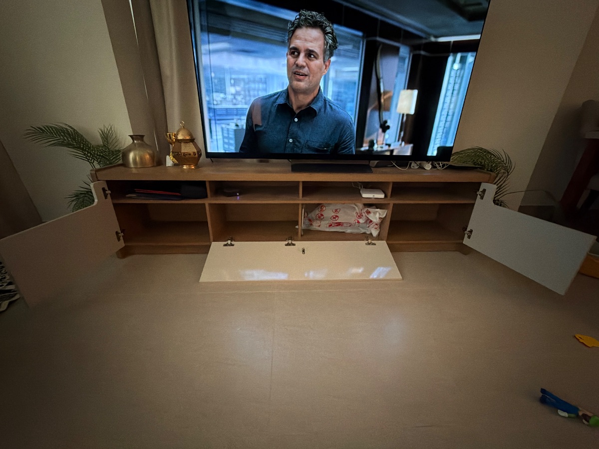TV UNIT photo 2