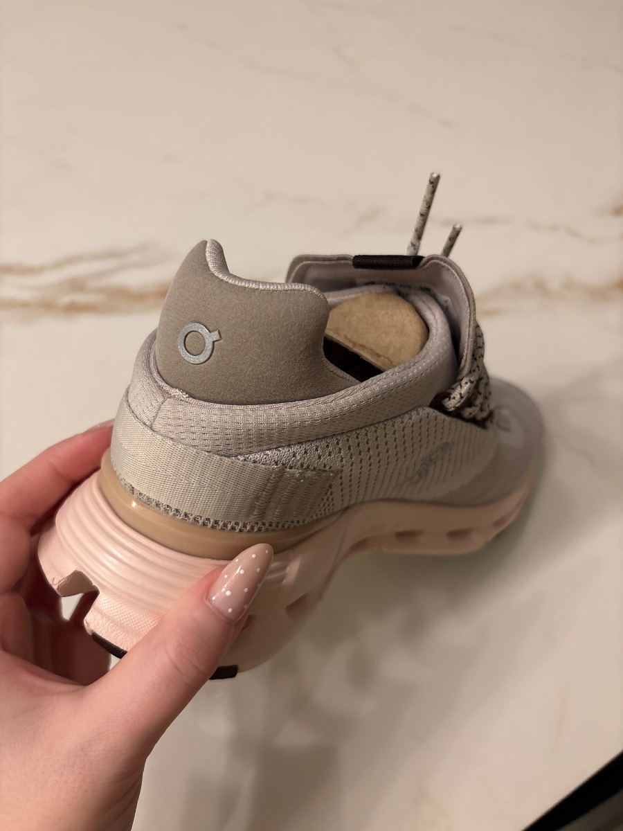 ON Cloud Baby Pink & Grey Trainers photo 2