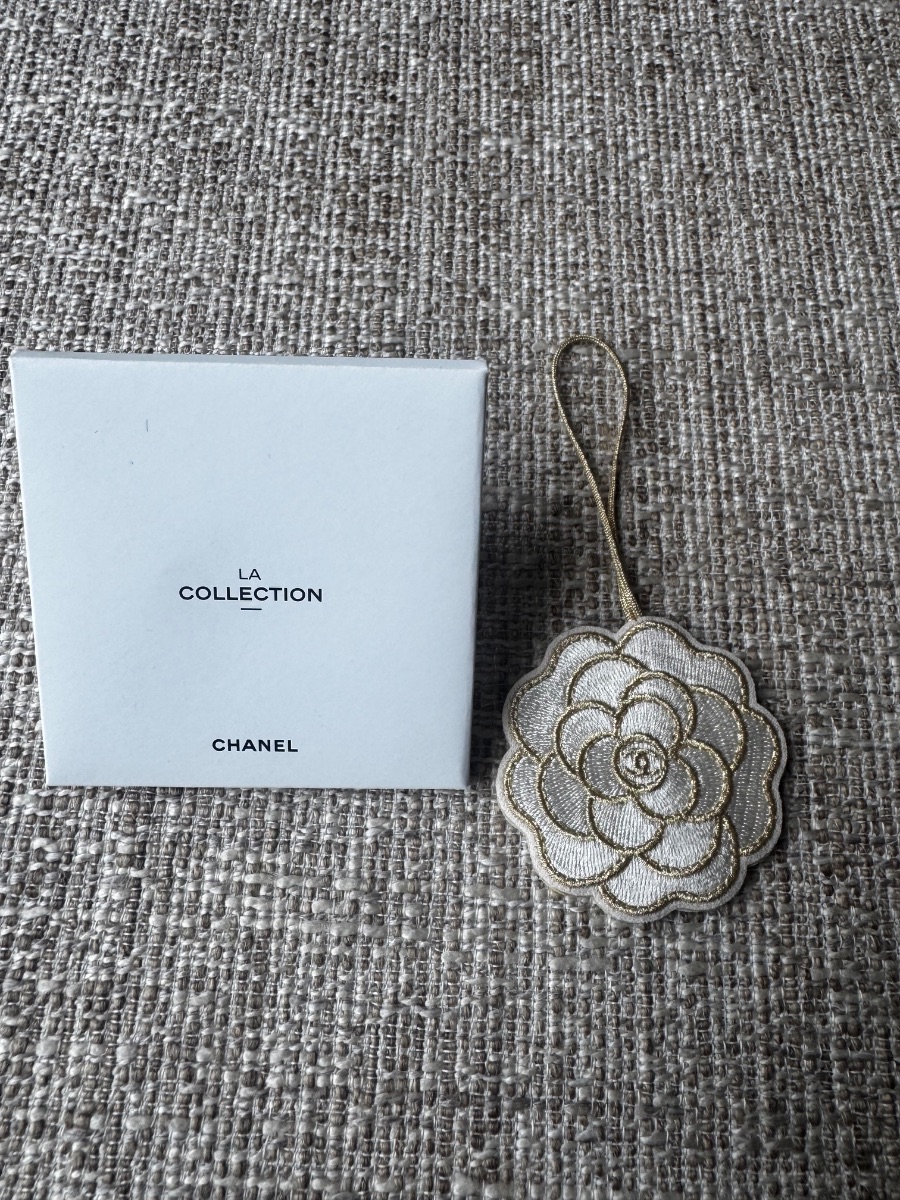 Chanel Camellia key ring photo 2