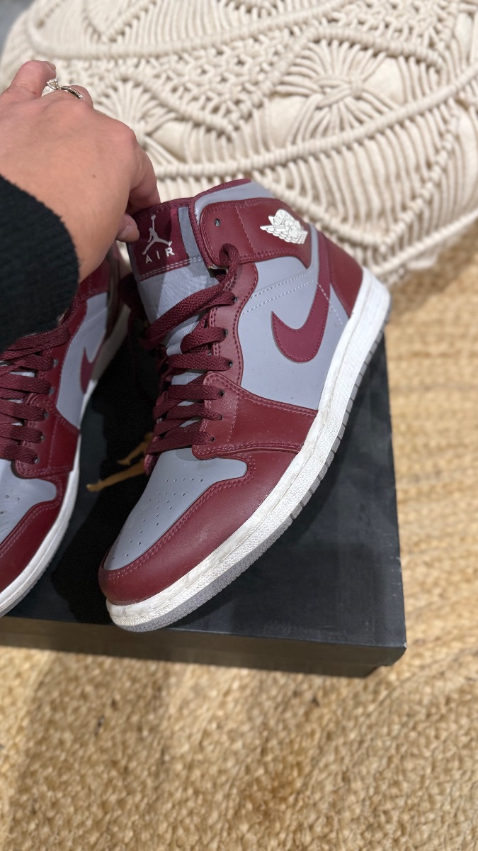 Nike Jordans 1 mid cherrywood 43/9.5 photo 3