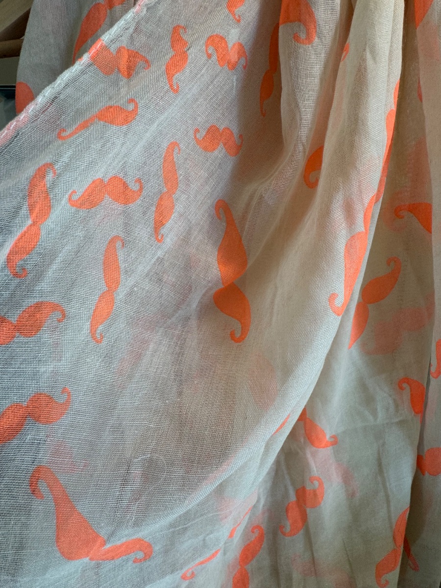 Patterned scarf photo 3