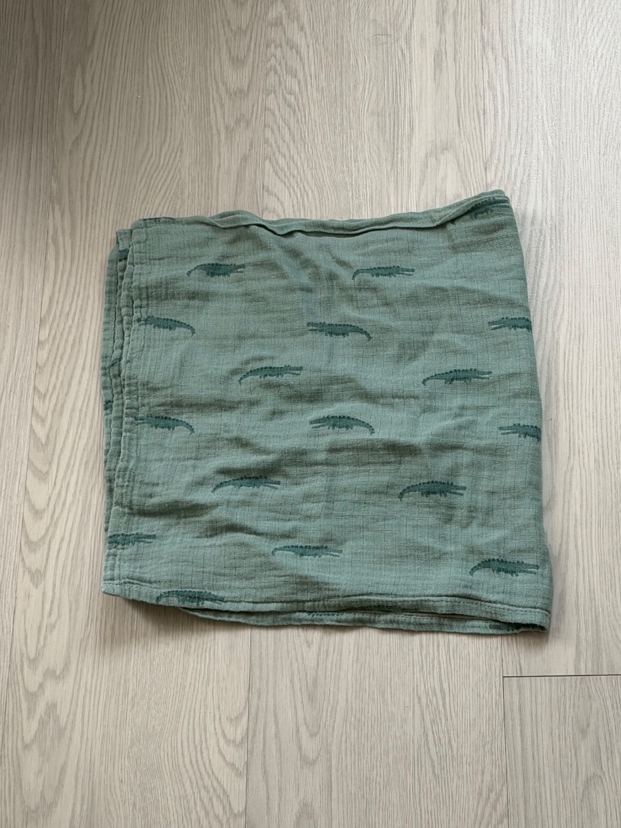 Crocodile muslin cloth