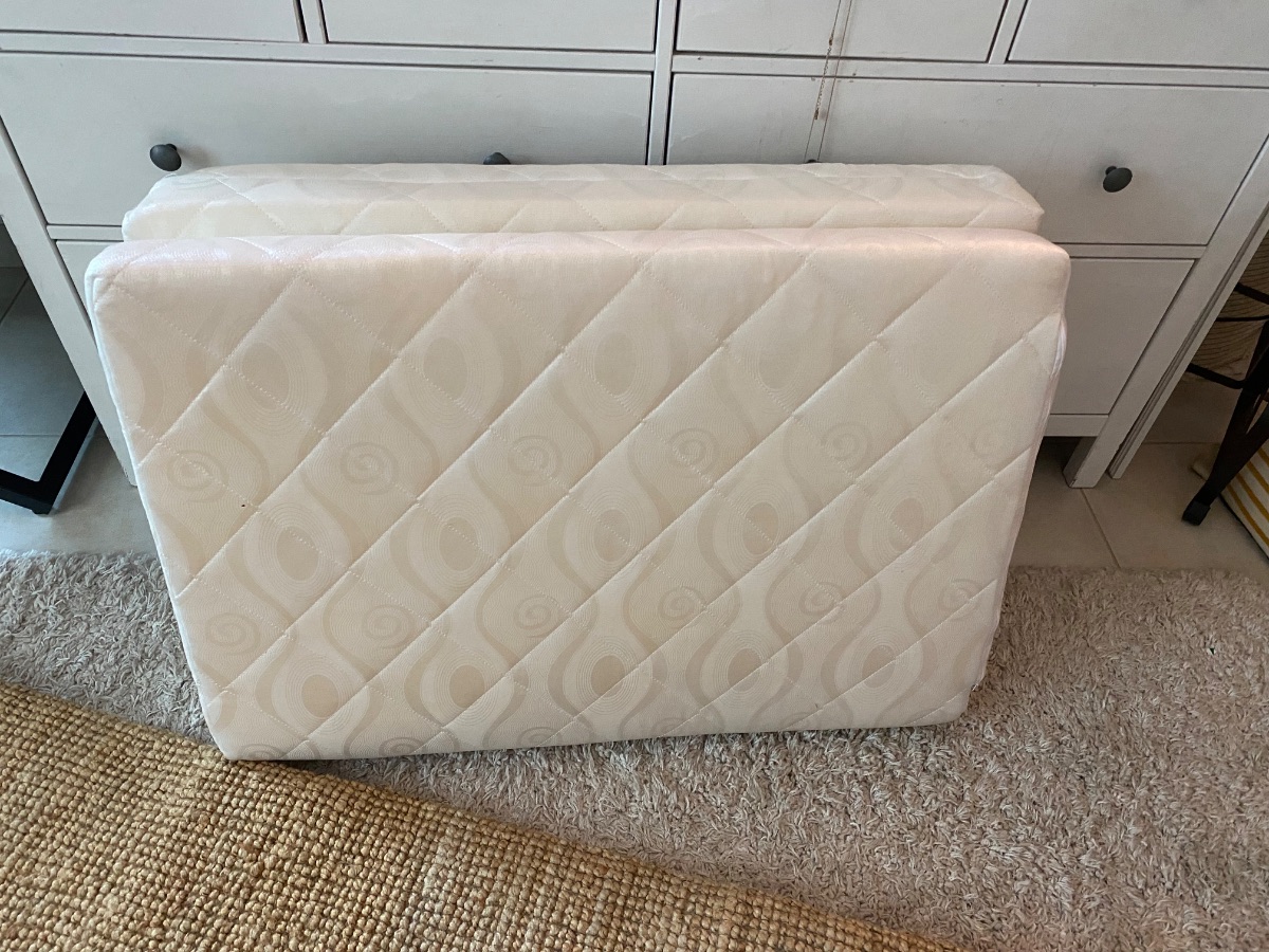 Tri fold foam mattres