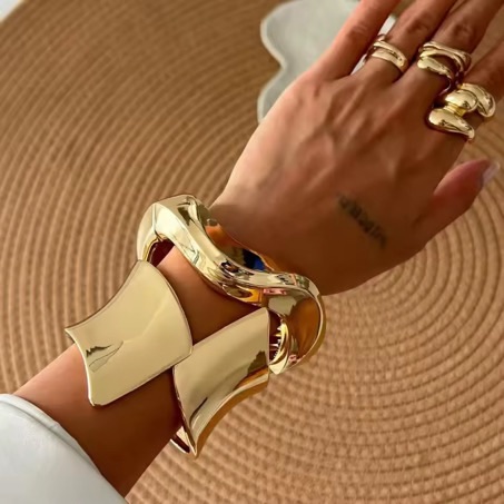 Maison Queenjah Oversized bracelet sets photo 2