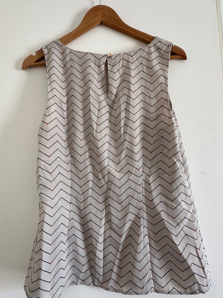 Oasis Grey chevron zig-zag sleeveless ruffle vest top photo 3