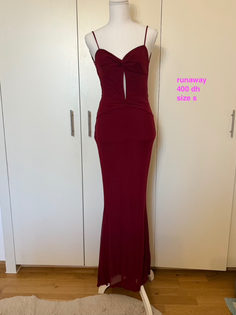 Runaway the Label Gorgeous maroon evening dress