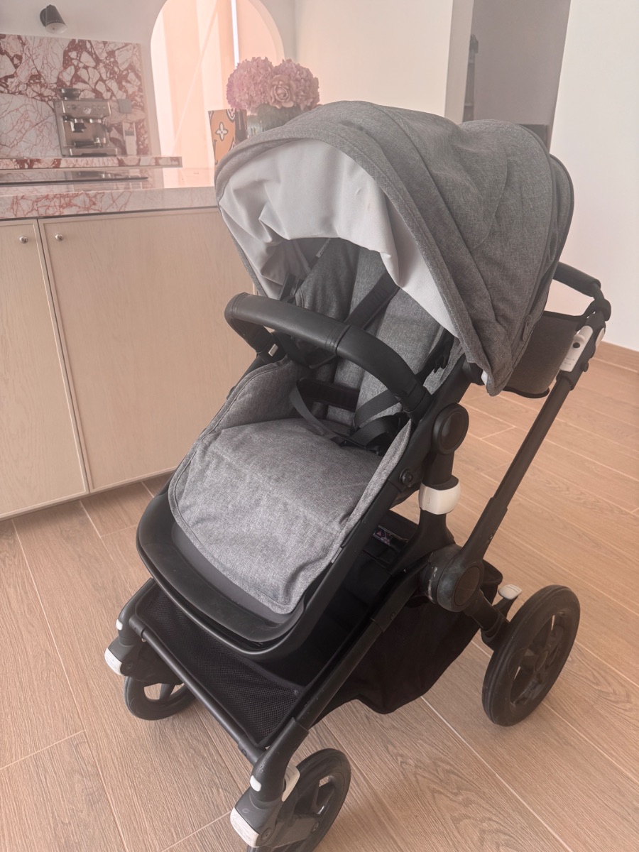 Bugabooo pram like new with bassinet photo 2