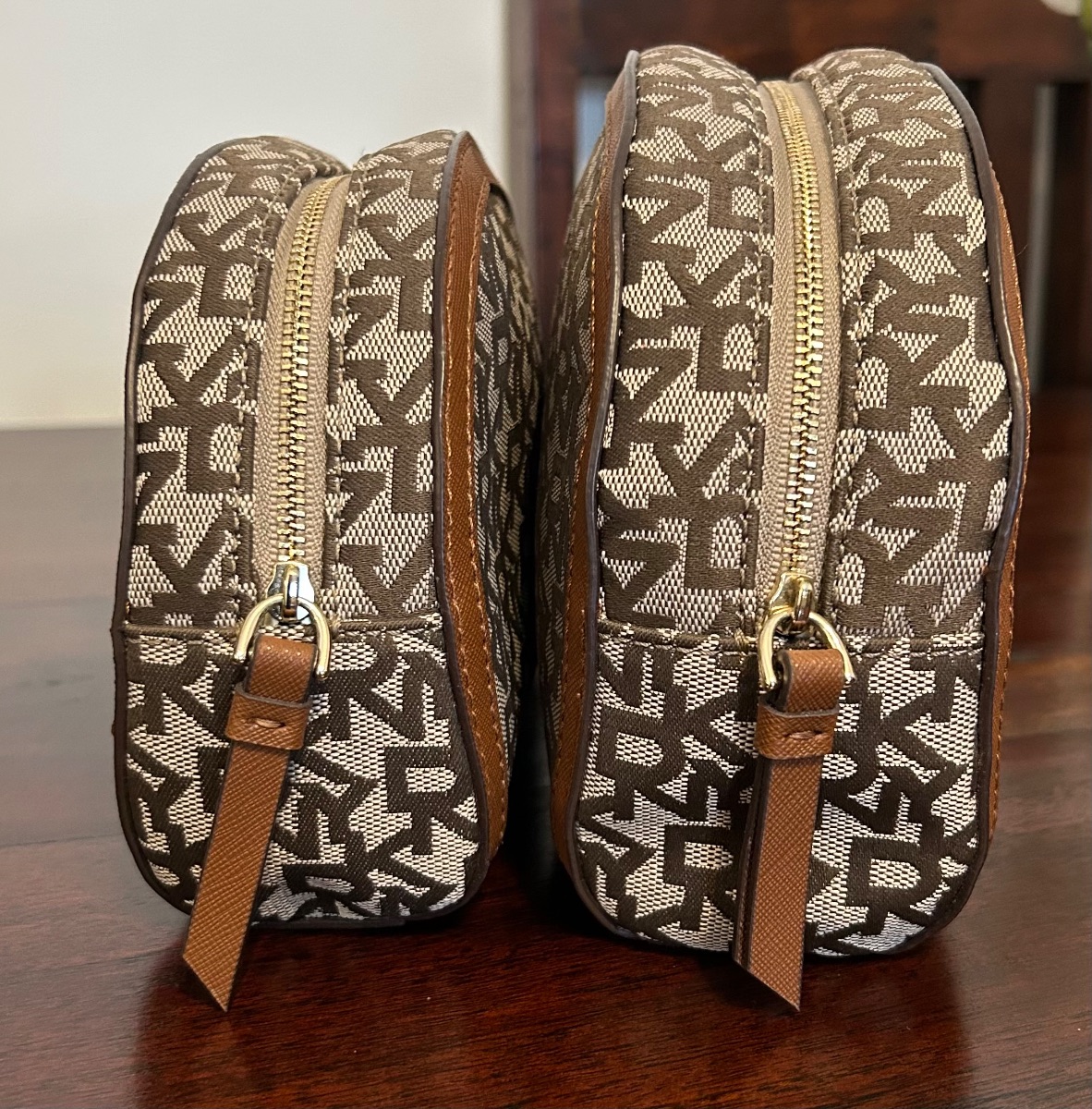 DKNY Matching toilet/makeup Bag set photo 2