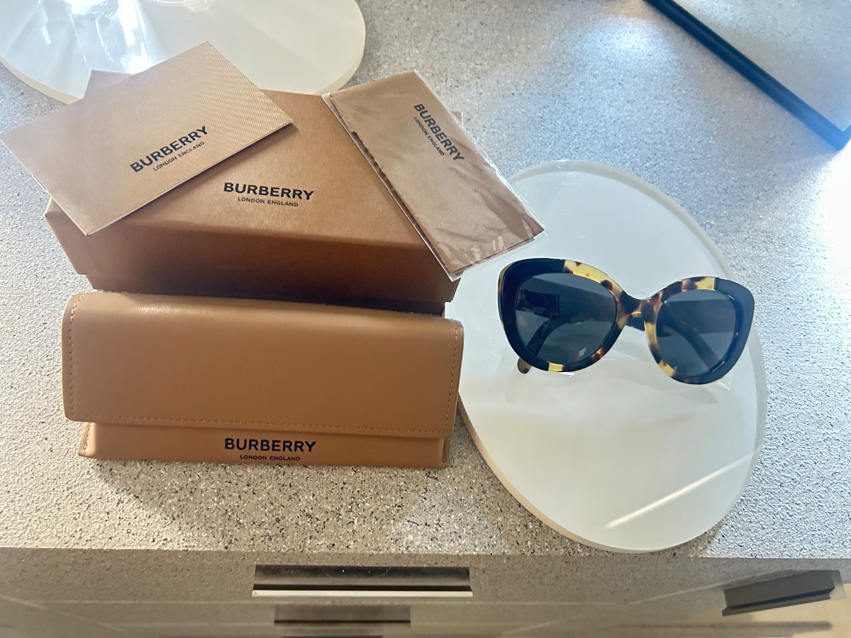 NEW sunglasses Burberry - tortoiseshell black