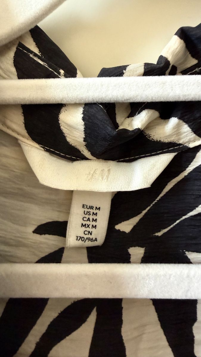 H&M Blk & White Print Blouse Medium photo 3