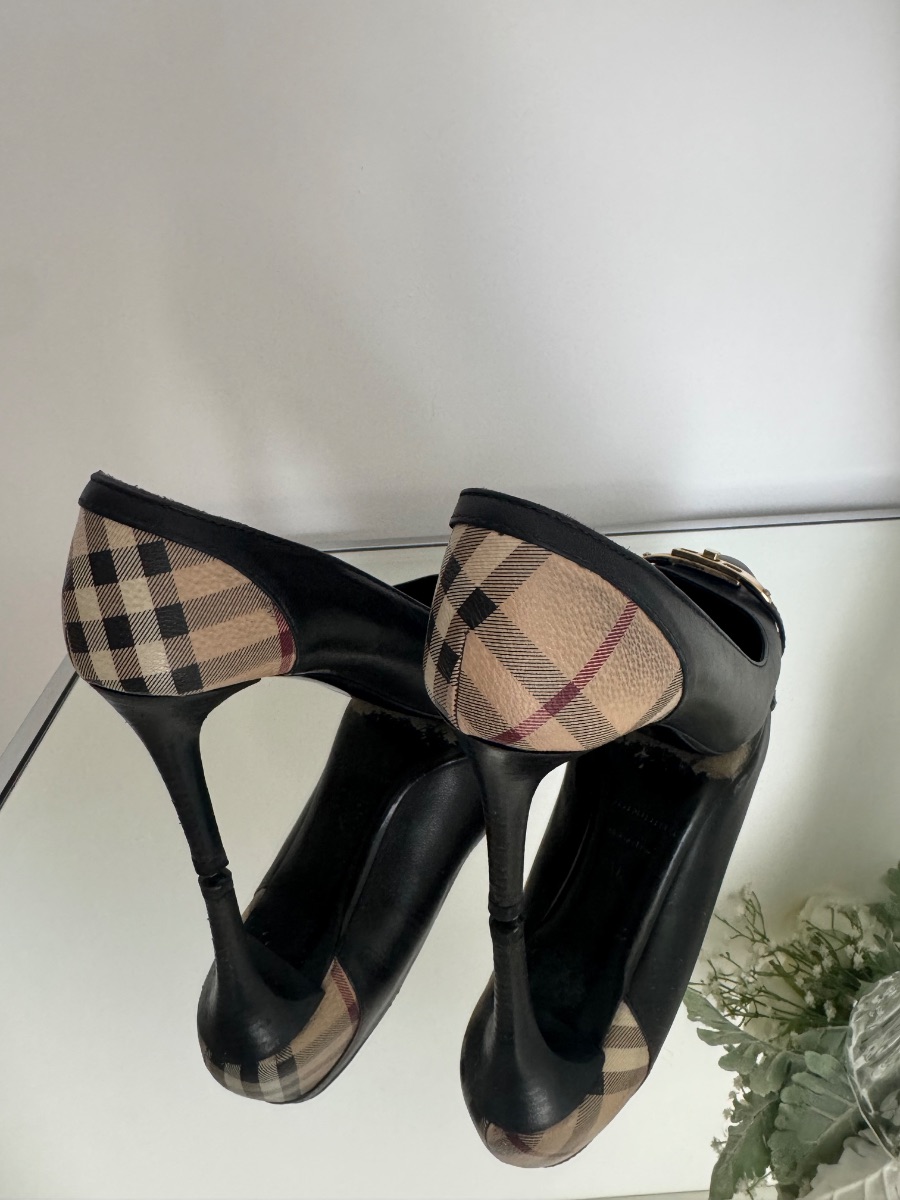 Burberry Black Leather Pumps photo 3