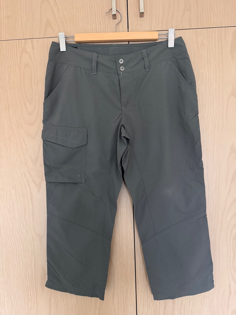 Columbia dark grey casual capri pants