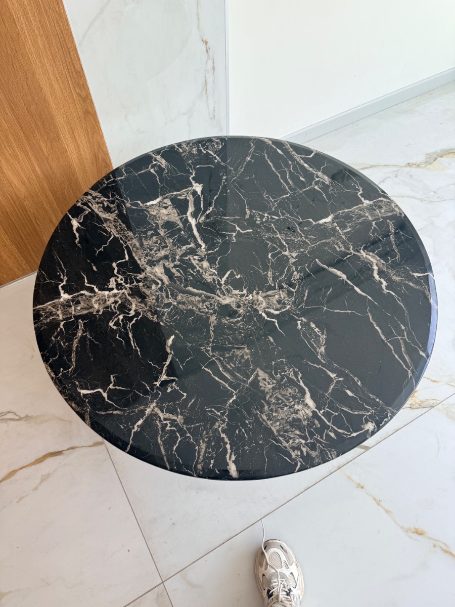 Round coffee table photo 3